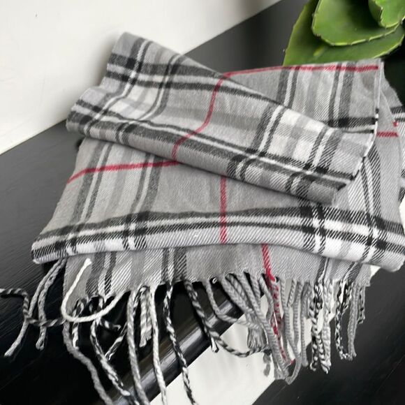 Plaid scarf gray black white red like new soft warm unisex - Picture 1 of 4